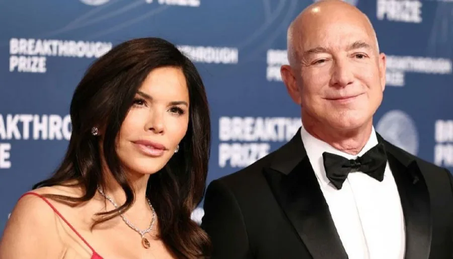 Jeff Bezos & Lauren Sanchez Celebrate First Year Together