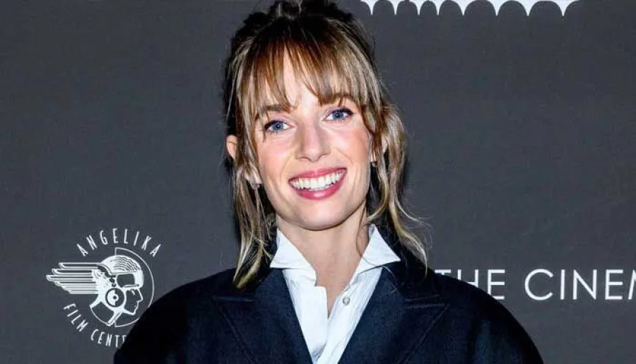 Maya Hawke Marries Christian Lee Hutson, Setstle Near Mom Uma Thurman
